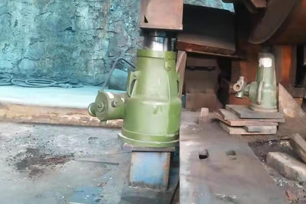 草莓色视频在线观看螺旋千斤顶顶升作业设备检修工程